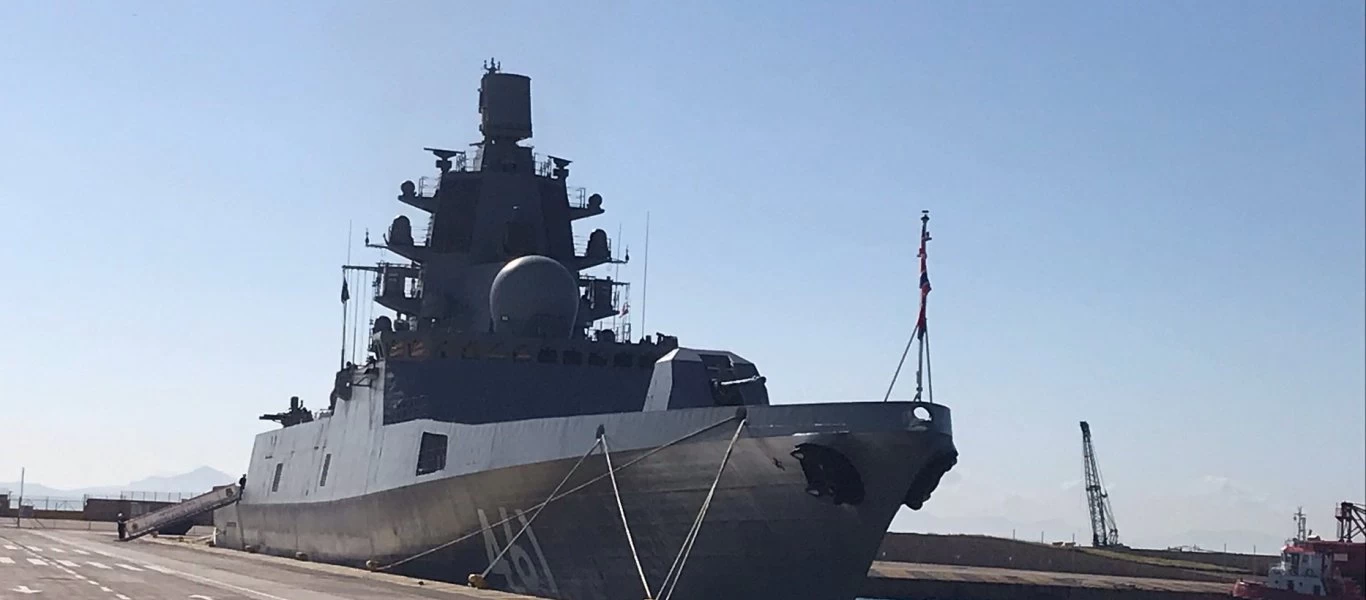 Στον Πειραιά για τα 200 χρόνια από την Επανάσταση η υπερσύγχρονη ρωσική φρεγάτα Ναύαρχος Κασατόνοβ (φώτο)